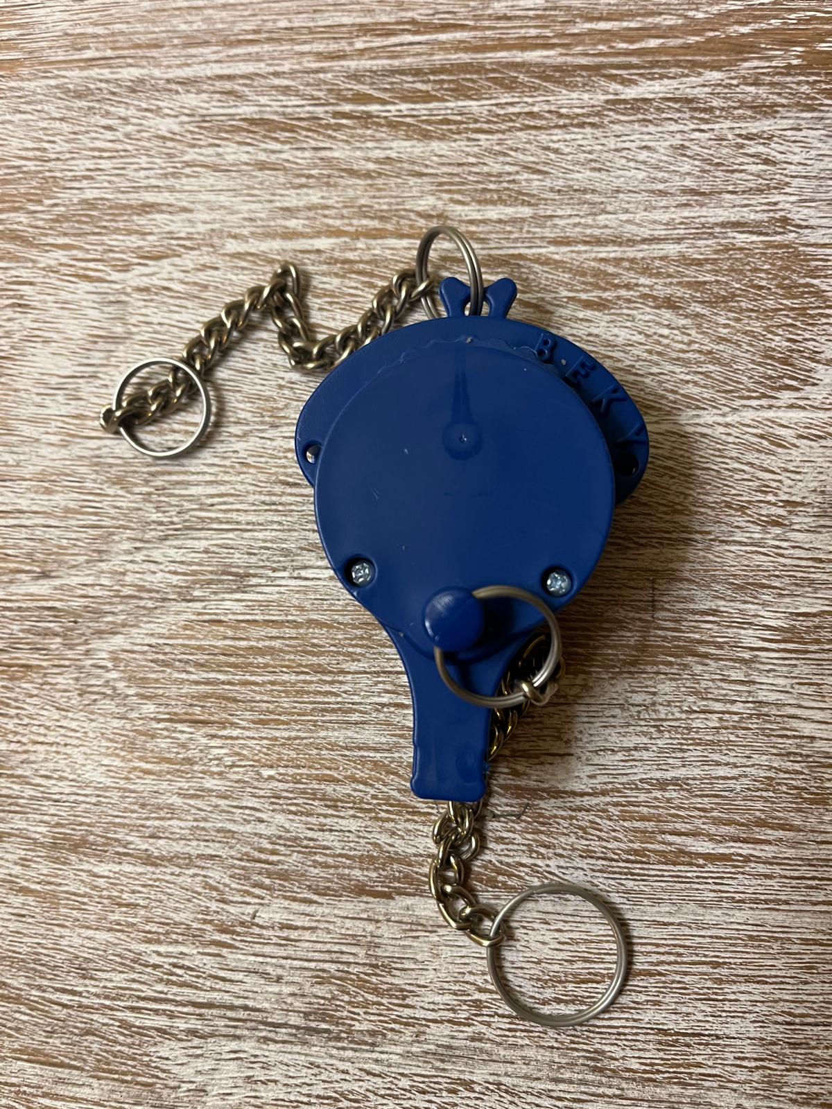 Beky blu con adesivo personalizzato