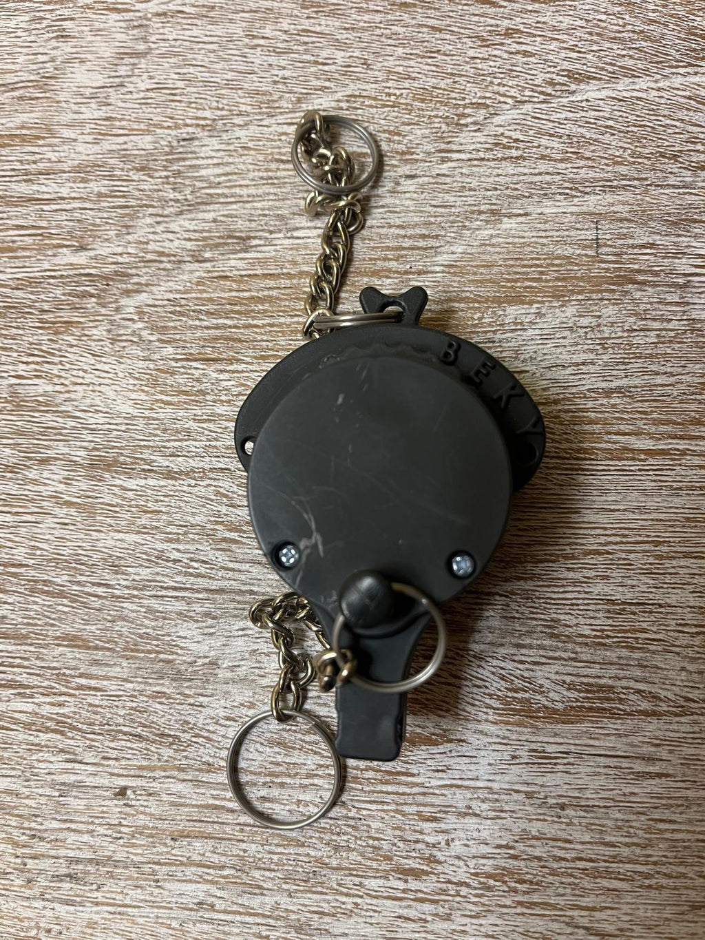 Beky nero con adesivo personalizzato